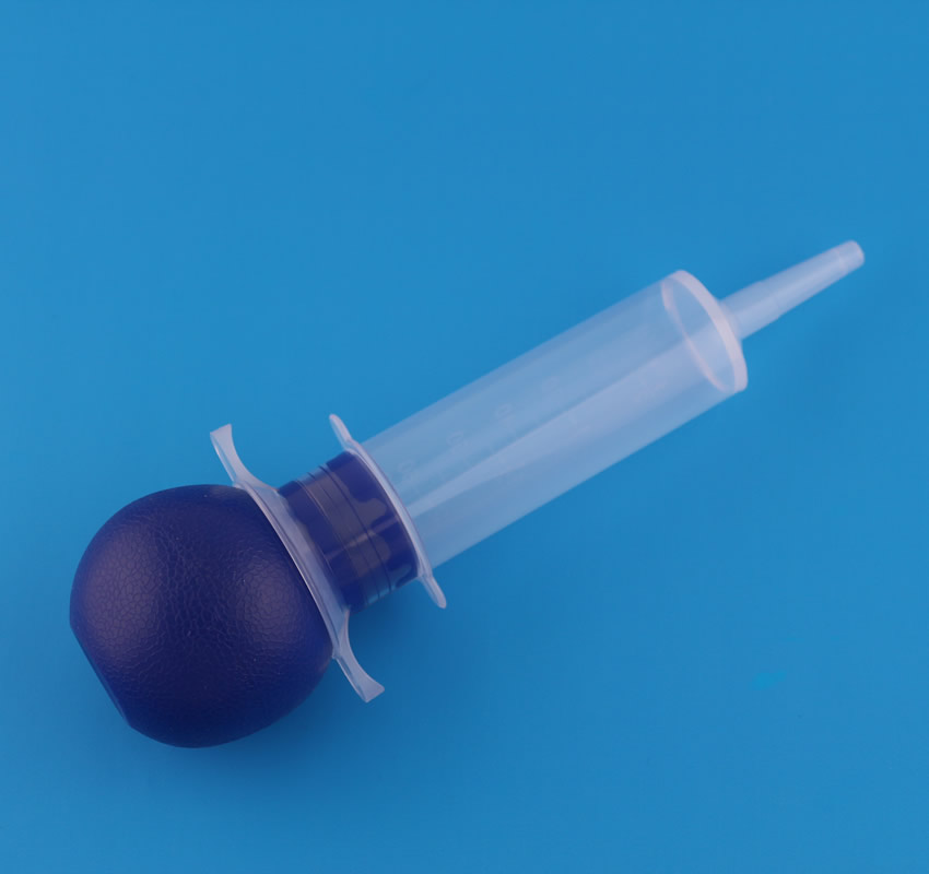 Irrigation syringe